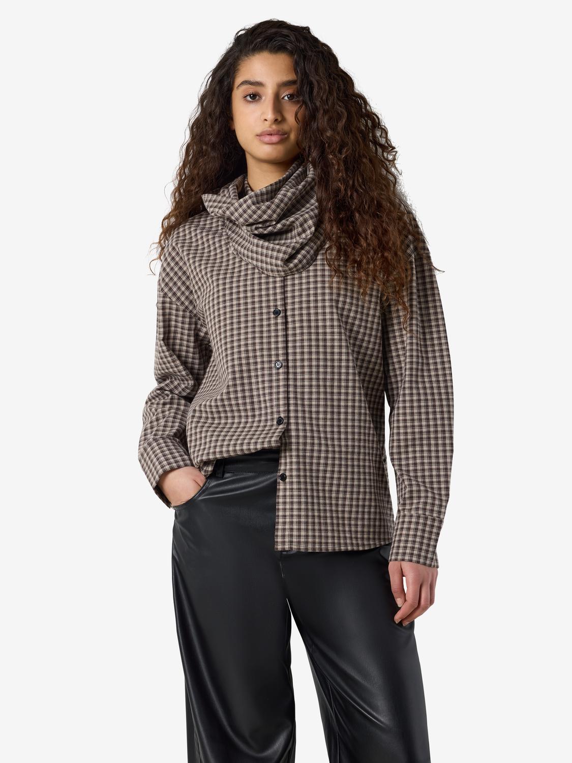 model_shot-front
